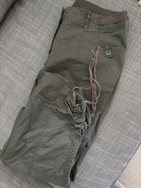cargo capris with elastic waitband